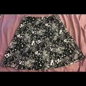 VGUC Villager black and white floral skirt, sz 18